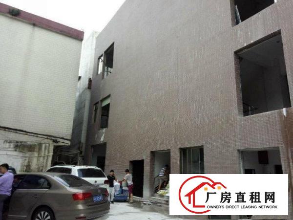 
		厦边全新四层共4760平厂房招租行业不限交通便利
	