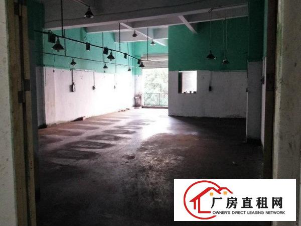 
		新民路楼上300平厂房招租带货梯空地大停车方便
	