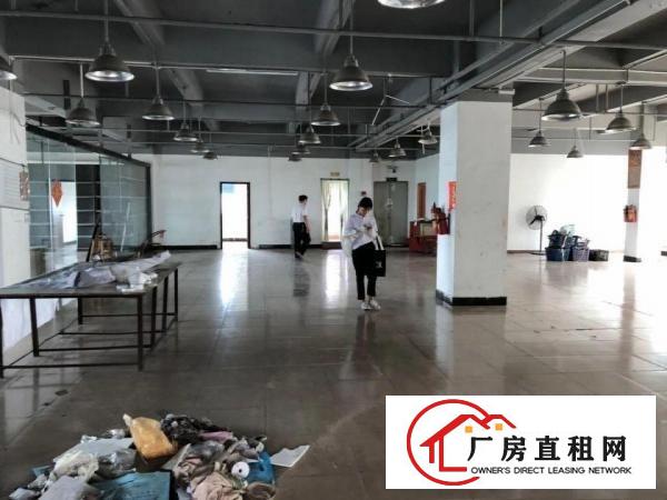 
		北栅新出原房东服装厂整层800平方出租。
	