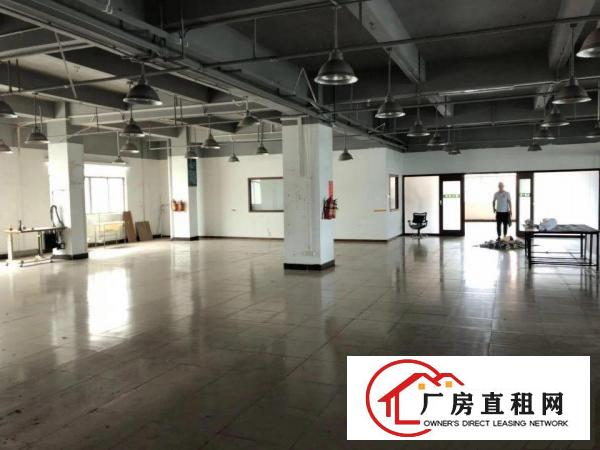 
		北栅新出原房东服装厂整层800平方出租。
	
