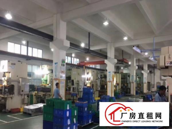 
		高速出口标准厂房二楼1350平米招租
	