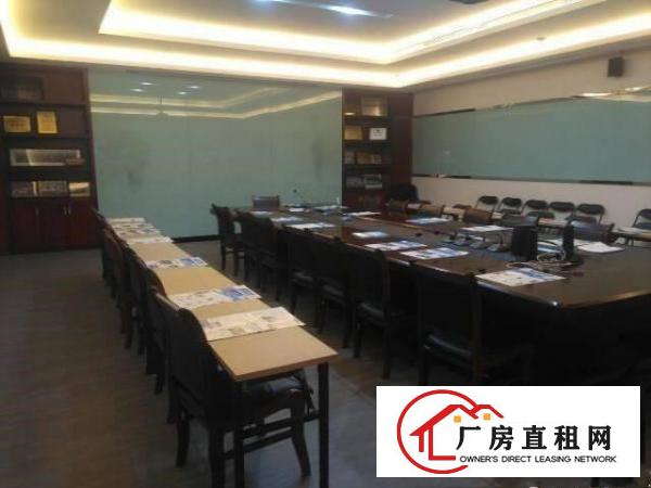 
		高速出口标准厂房二楼1350平米招租
	