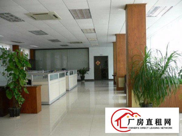 
		刚出独院钢构1800方有宿舍与办公配套电大
	