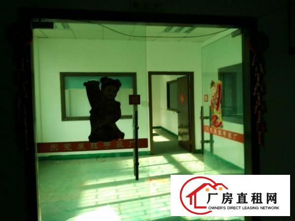 
		独院分租三楼1800平方米，带装修
	