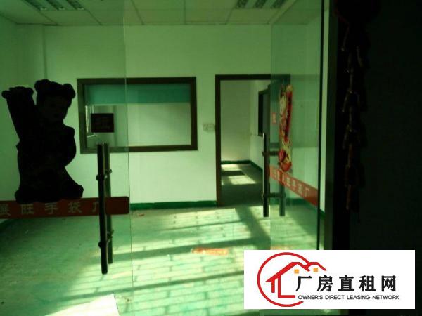 
		独院分租三楼1800平方米，带装修
	