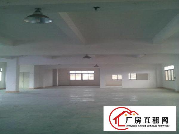 
		东城东站路口小厂房700平方,8元急租！好招工
	