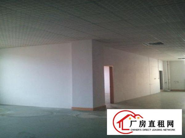 
		东城东站路口小厂房700平方,8元急租！好招工
	