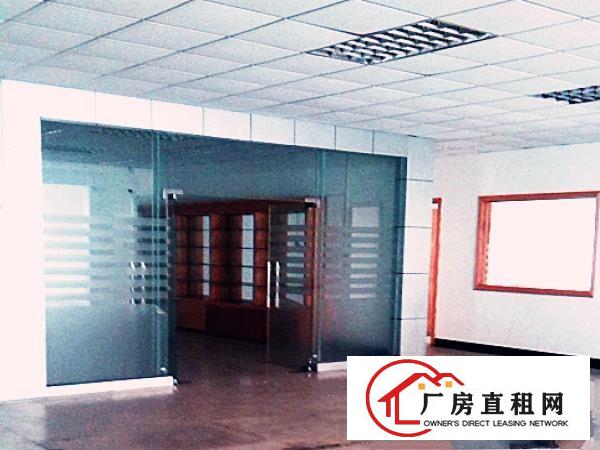 
		东城桑园大型工业园3万平方,可分租，形象好空地大
	