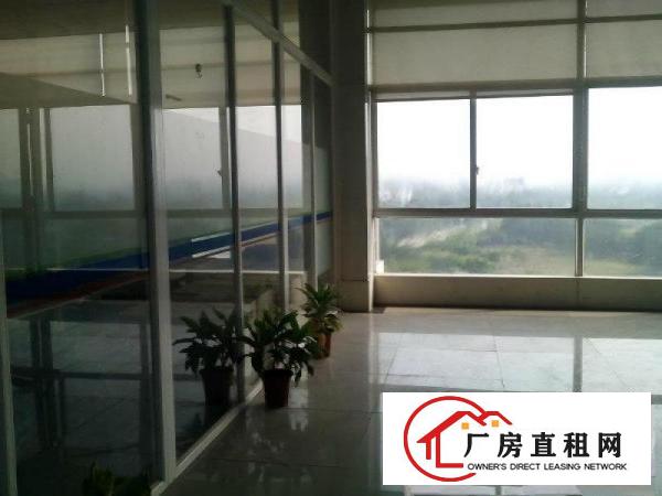 
		东城桑园大型工业园3万平方,可分租，形象好空地大
	