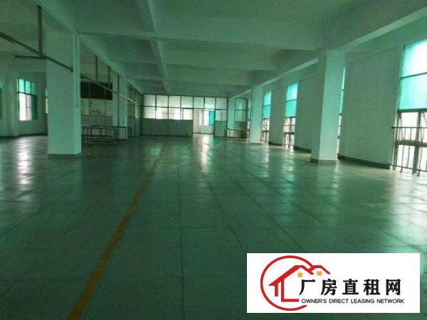 
		东城莞龙路边大型工业园30000平方分租,租金8元
	