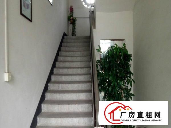
		独院厂房2000方到7500方出租带装修
	