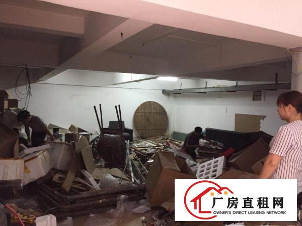 
		莞城海联大厦一楼有1间仓库低价出租，可注册小型公司，
	