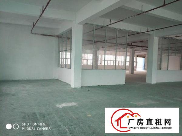 
		大型工业区楼上整层1200平米厂房招租
	
