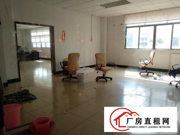 
		园洲大道旁新出独院9250带装修，空地1500
	