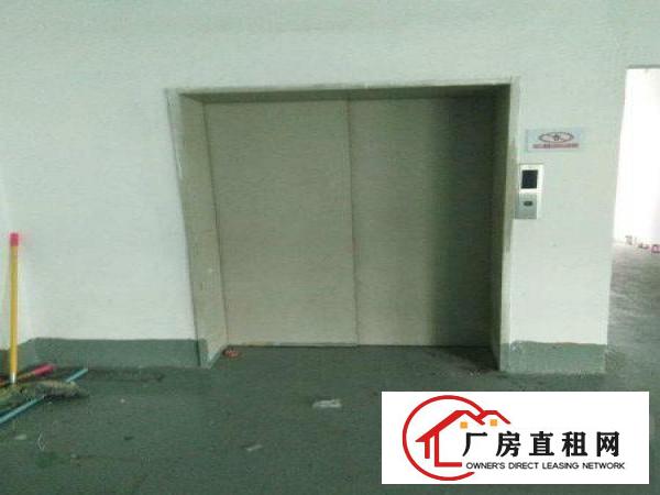 
		茶山镇靠大路边厂房分租二楼800平方现成办公室
	