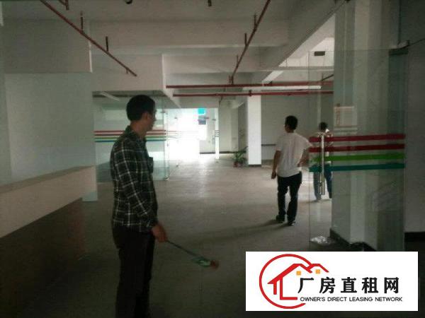 
		石排标准厂房租客分租二楼450平方出租现成装修
	