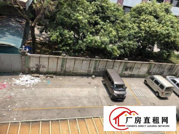 
		厚街新出一楼1700平米厂房出租.
	