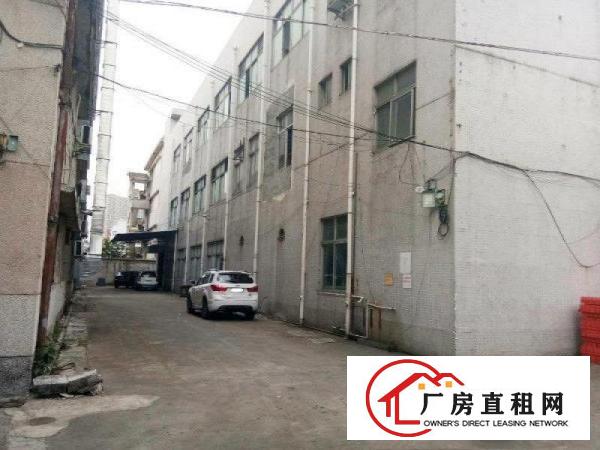 
		万江坝头村旁一二三楼各760平米厂房仓库出租
	