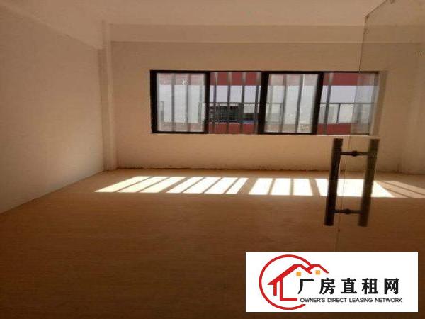 
		万江正规工业区标准一楼900平方（有现成装修）
	
