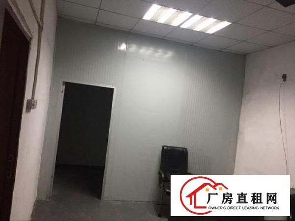 
		万江水蛇涌新出一楼750平方交通便利带装修的办公室
	