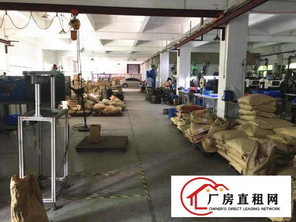 
		万江蟹地社区楼上1000平方有水电消防齐全带办公室
	