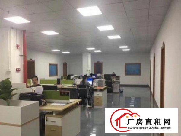 
		独门独院精装！北永3500平方，可分租可整租
	