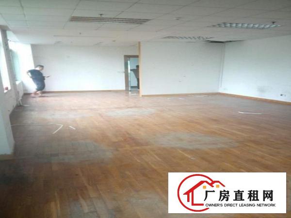 
		福田华强北桑达工业区150平，仅租10500/月，可办公放货
	