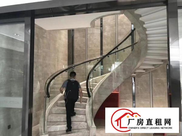 
		独门独院保税区两层3212平一二楼适合公司总部
	