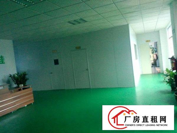 
		石岩汽车站附近410平米楼上厂房带精装修免转让费招
	