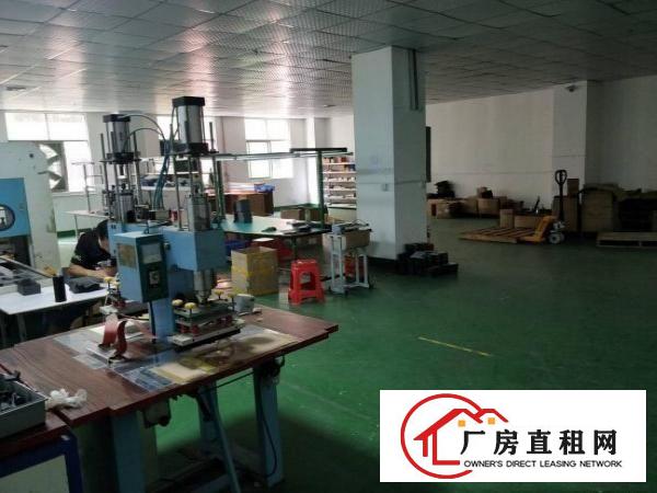 
		福永新和中英文学校附近新出楼上700平米精装修厂房
	