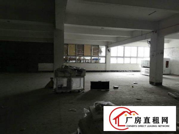 
		福永4楼580平厂房热租，交通便利，产证齐全
	