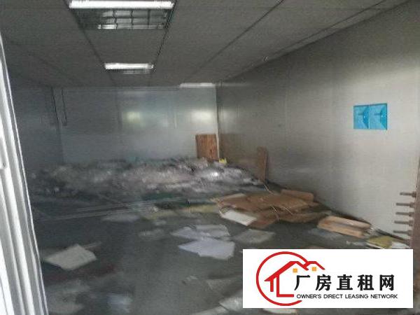 
		福永3楼1300平可分租，有产证停车位充足交通方便
	