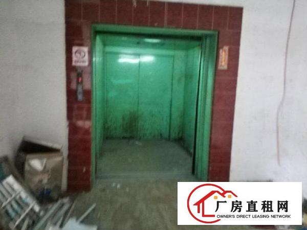 
		福永3楼1300平可分租，有产证停车位充足交通方便
	