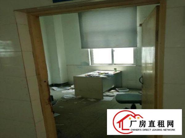 
		福永独院独栋1700平，带装修办公区，大车进出方便
	