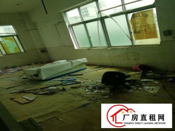 
		福永独院独栋1700平，带装修办公区，大车进出方便
	