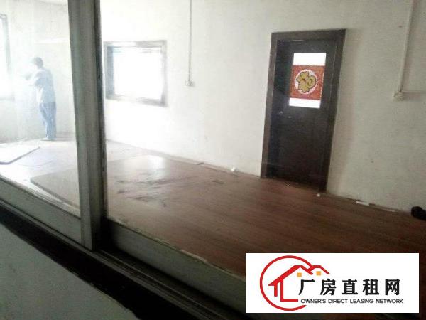 
		新桥二楼400平带2吨货梯，产证齐全，可环评
	