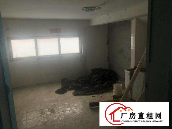 
		庄村一楼1500平13米挂车可进，可分租，产证齐全
	