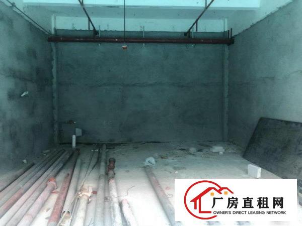 
		庄村一楼1500平13米挂车可进，可分租，产证齐全
	