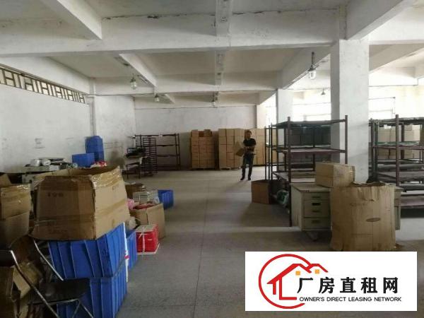 
		松岗溪头900平简装厂房出租，产证齐全，实图
	