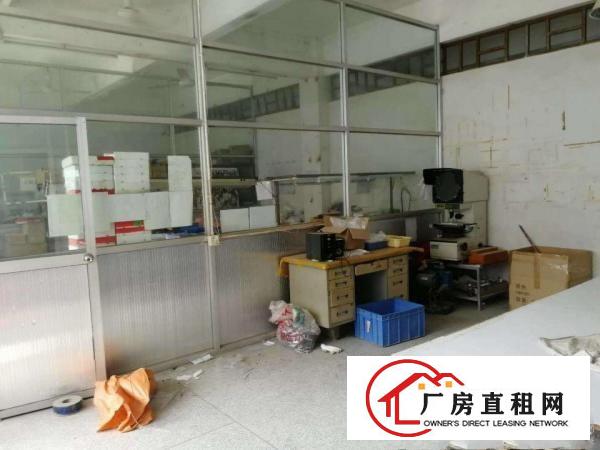 
		松岗溪头900平简装厂房出租，产证齐全，实图
	