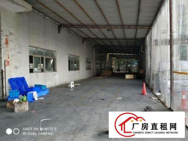 
		松岗燕川100平厂房出租，独门独院，有空地，实图
	