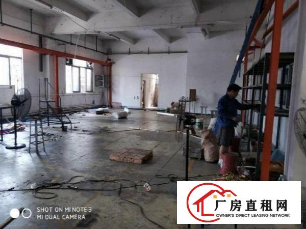 
		松岗潭头620平厂房出租，靠近主干道，产证齐全
	