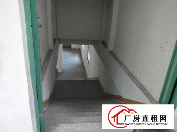 
		石岩洲石路新出楼上1100平厂房，有红本
	