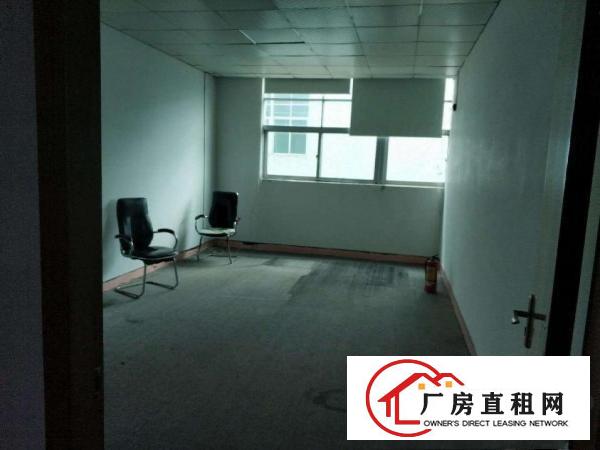 
		石岩汽车站新出楼上300厂房招租，精装修无转让费
	