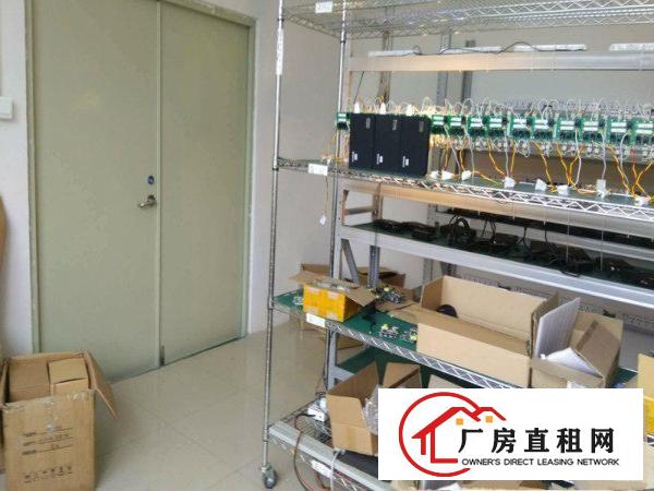 
		石岩料坑新出楼上500平带装修出租
	