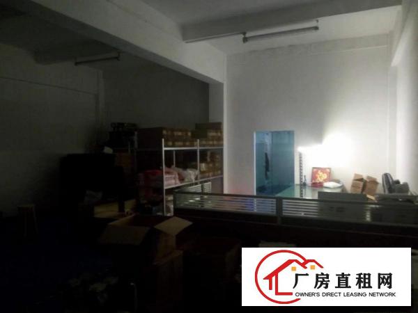 
		石岩汽车站附近300平精装小厂房，免转让费出租
	