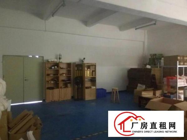 
		石岩汽车站附近300平精装小厂房，免转让费出租
	