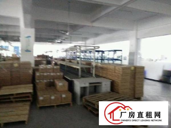 
		出租宝安石岩新出2400厂房招租
	