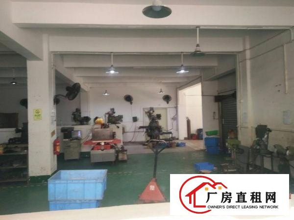 
		龙华大浪龙胜地铁口附近月底空一楼900平厂房出租
	