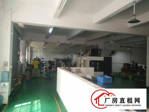 
		龙华大浪龙胜地铁口附近月底空一楼900平厂房出租
	